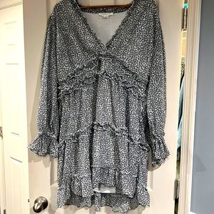 2X black and white dress.